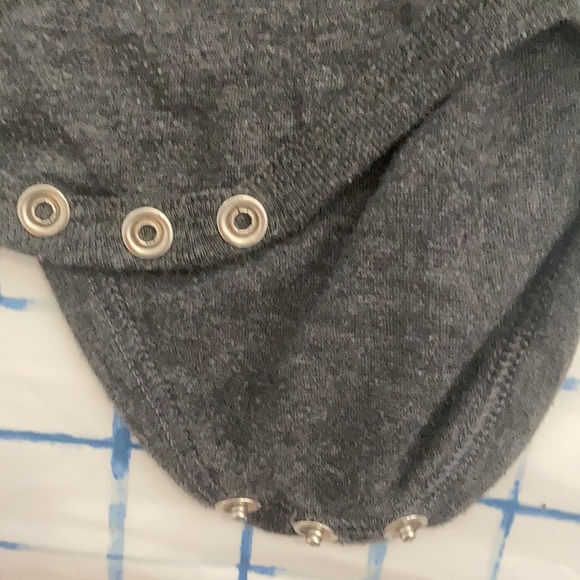 Baby onesie - size 12m - Picture 3 of 4